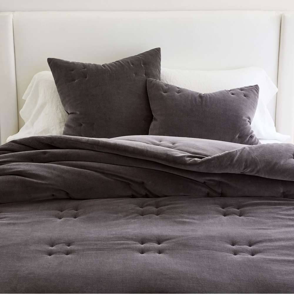 Pottery Barn Knit Velvet Queen Comforter in Charcoal